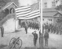 Amerikanische Soldaten beim Apell im Schlosshof